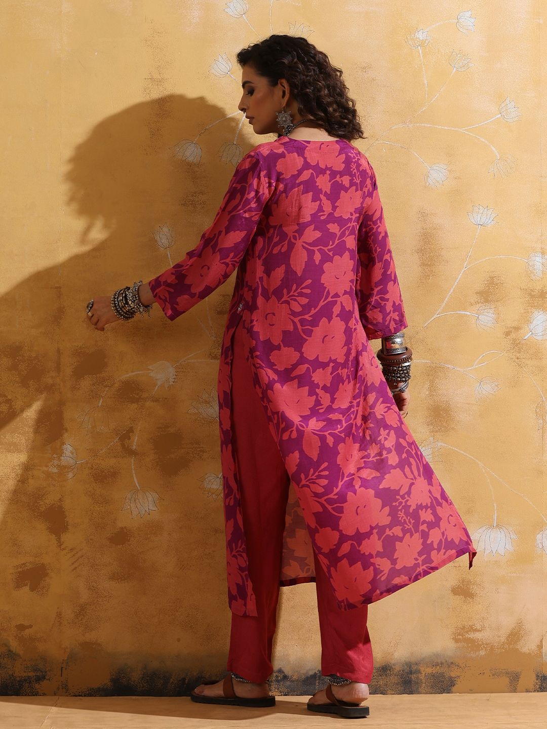 trueBrowns Floral Printed V-Neck High-Slit Muslin Silk Kurta With Trouser