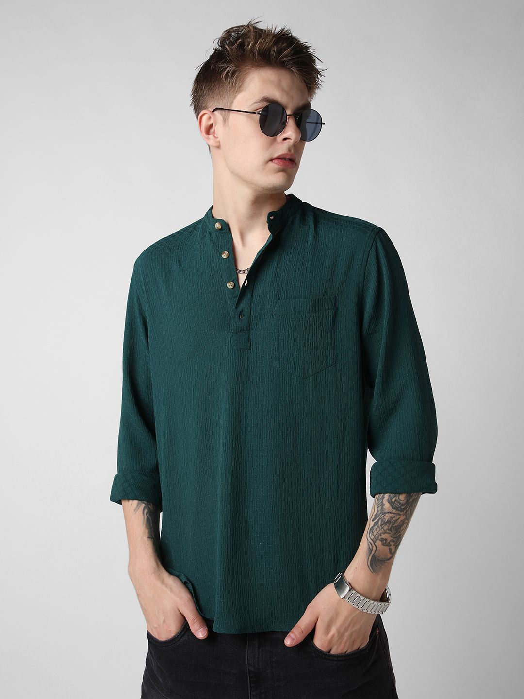 VASTRADO Self Design Mandarin Collar Straight Short Kurta