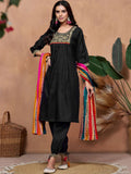 Kalini Reka Bentuk Kukus Floral Sequinned Lurus Kurta dengan Salwar & Dupatta