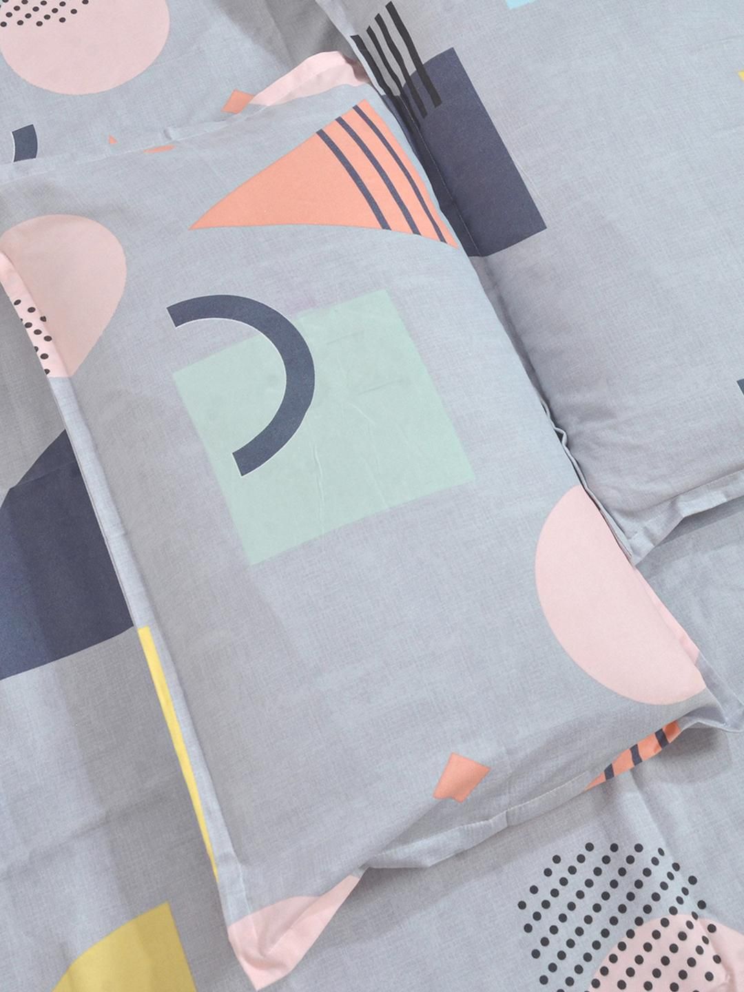 KLOTTHE Grey Geometric 300 TC King Bedsheet with 2 Pillow Covers
