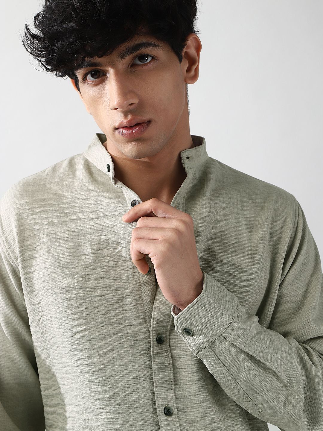 Urbano Fashion Men Beige Solid Linen Full Sleeve Relaxed Fit Mandarin Collar Casual Shirt