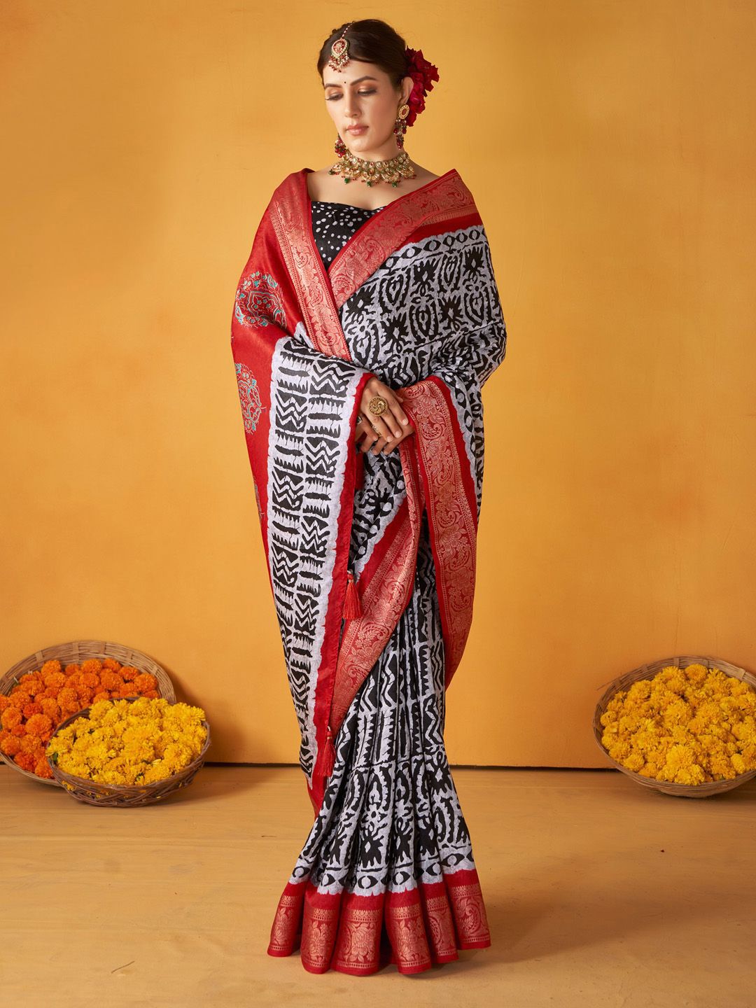 Saree mall Ethnic Motifs Printed Zari Sungudi Sarees