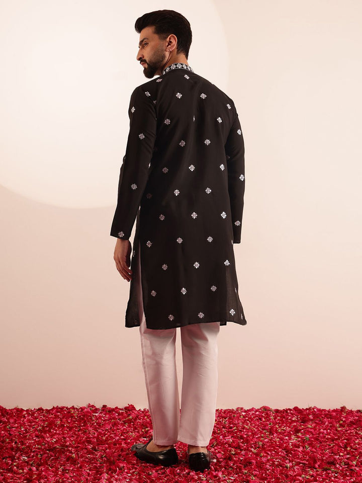 SOJANYA Men Embroidered Mirror Work Kurta
