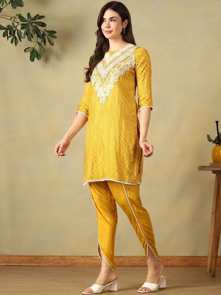 Mamicha Women Leheriya Dyed Regular Thread Work Kurta with Dhoti Pants