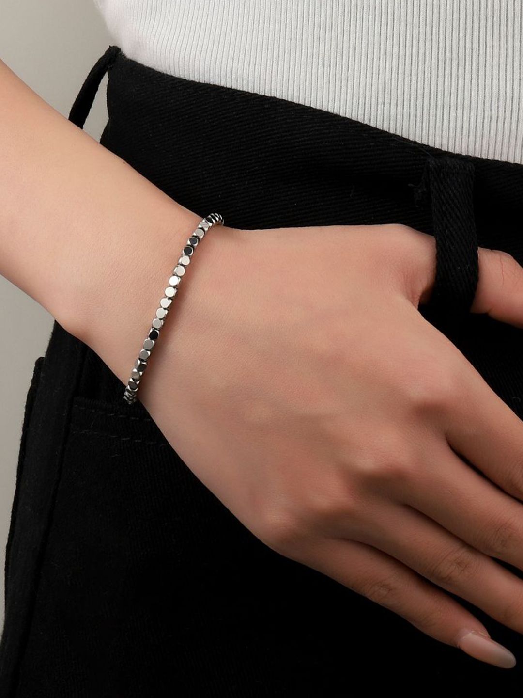 Gelang Pesona Wanita Asin