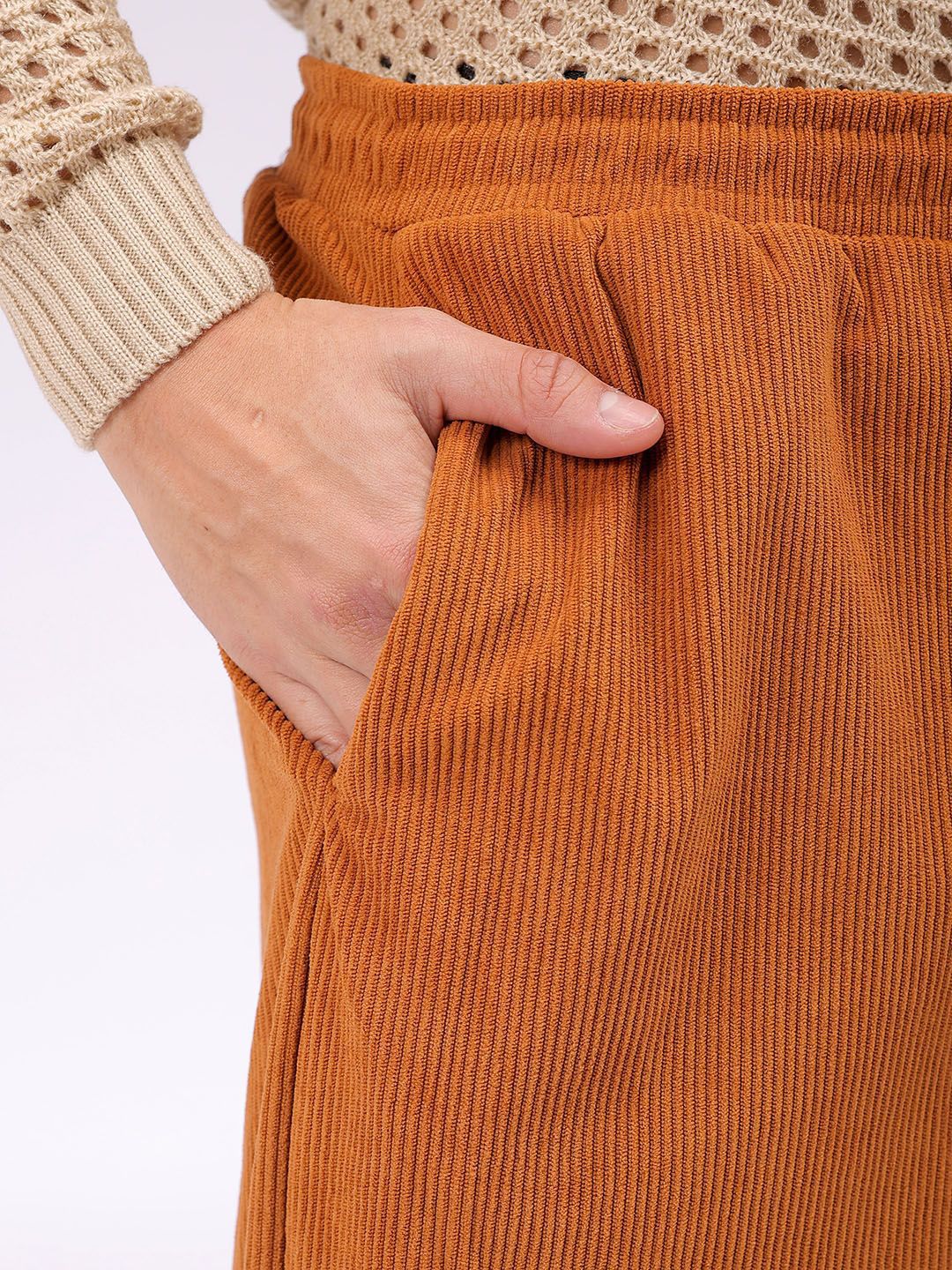 The Indian Garage Co Men Textured Tapered Fit Pleated Joggers