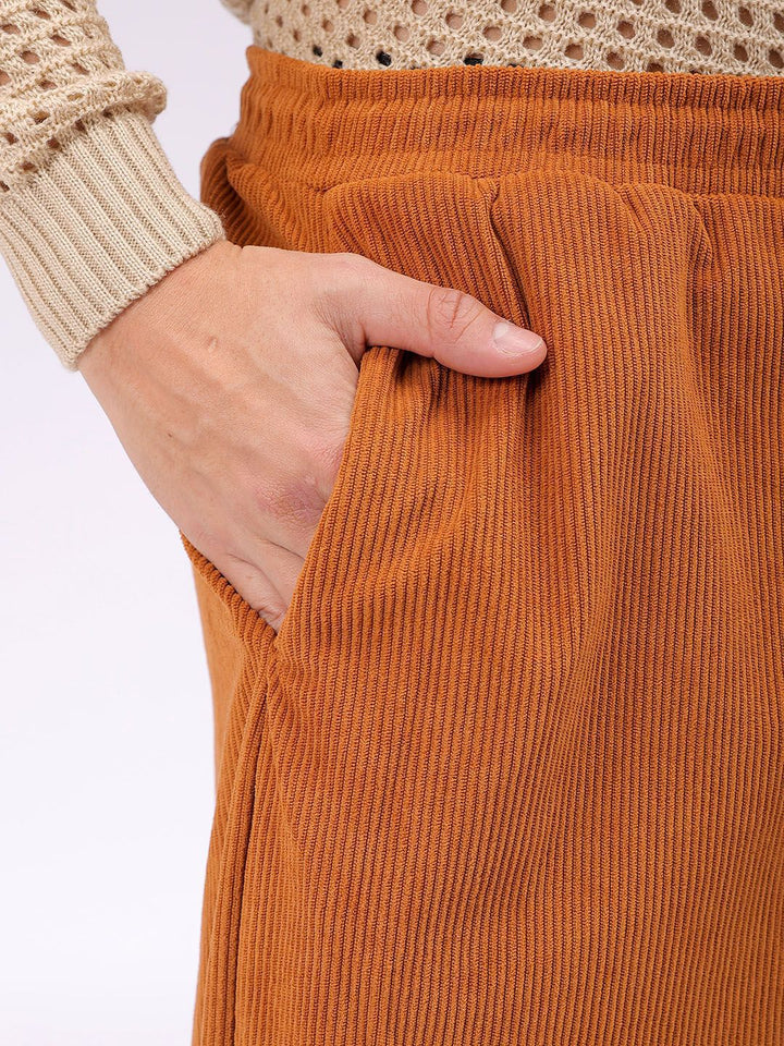 The Indian Garage Co Men Textured Tapered Fit Pleated Joggers