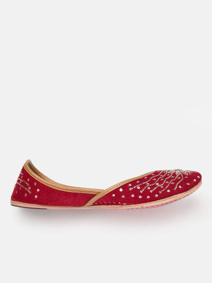 House of Pataudi Women Ethnic Embellished Mojaris