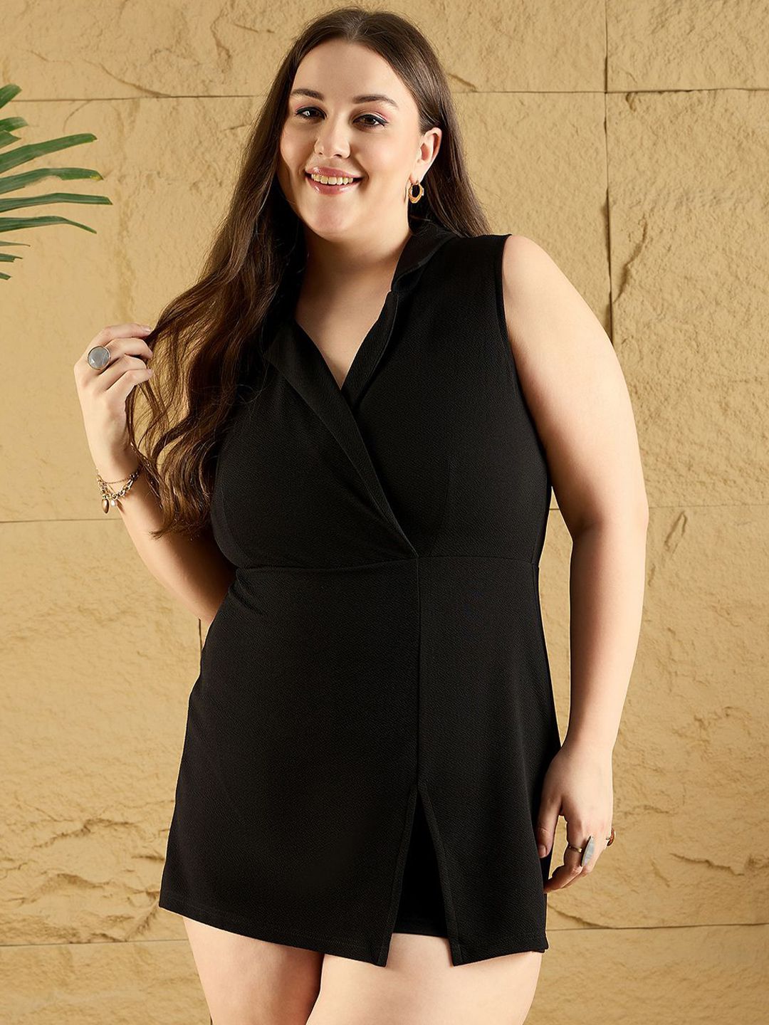 Berrylush Curve Solid V-Neck Mini Jumpsuit