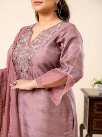 Mamicha Embroidered V-Neck Kurta Set