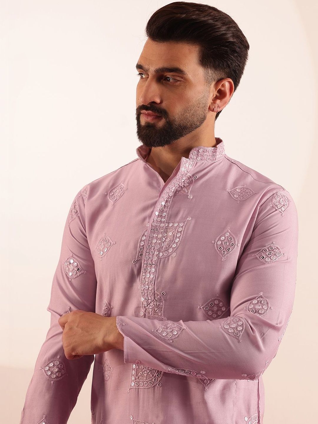 SOJANYA Men Embroidered Mirror Work Kurta
