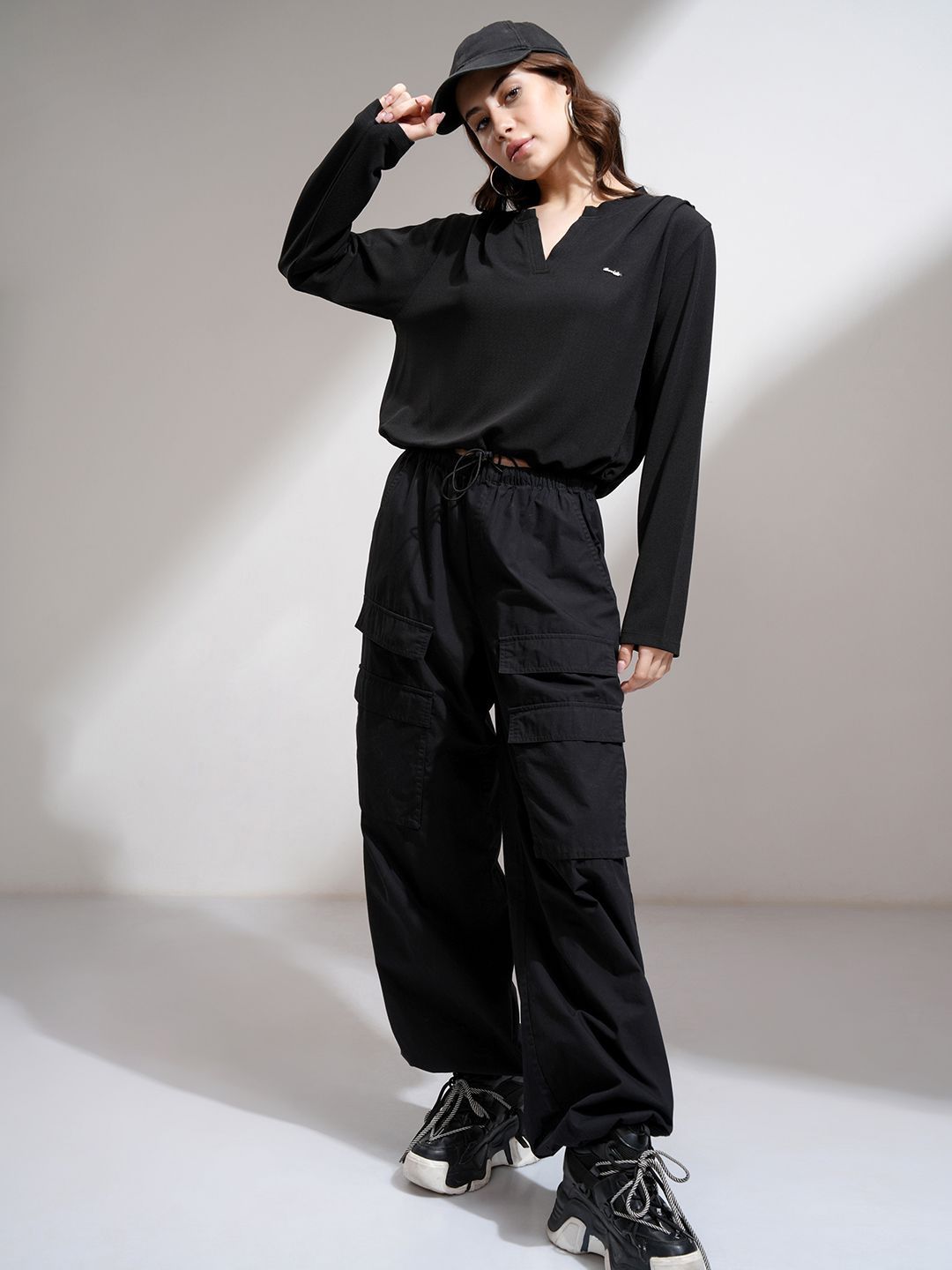 Street By Tokyo Talkies Women Solid V-Neck Full Sleeve Top