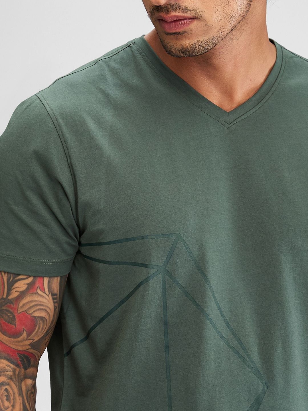 SPYKAR Men V-Neck Raw Edge Slim Fit T-shirt