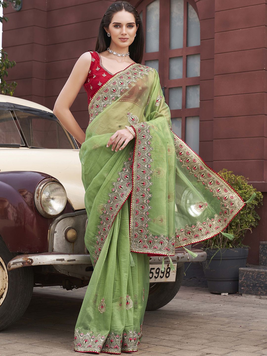 Tikhi Imli Ethnic Motifs Embroidered Net Saree