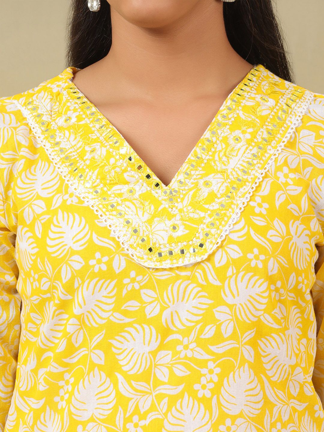 Mamicha Women Floral Printed Regular Mirror Work Pure Cotton Kurta with Trousers & With Dupatta