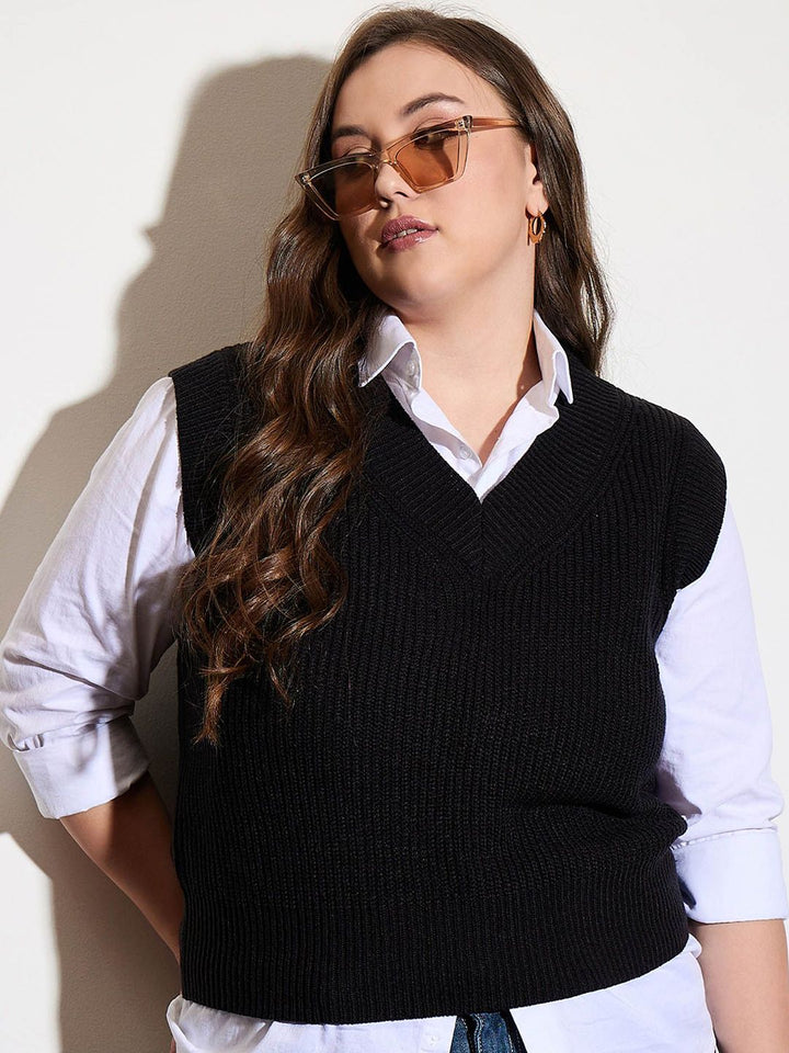 SASSAFRAS Curve Women V-Neck Sleeveless Sweater Vest