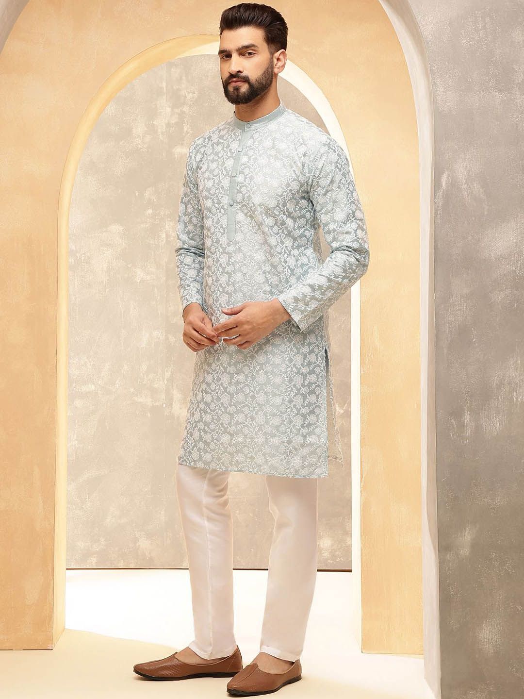 Anouk White Floral Sulam Band Kolar Kurta Lurus