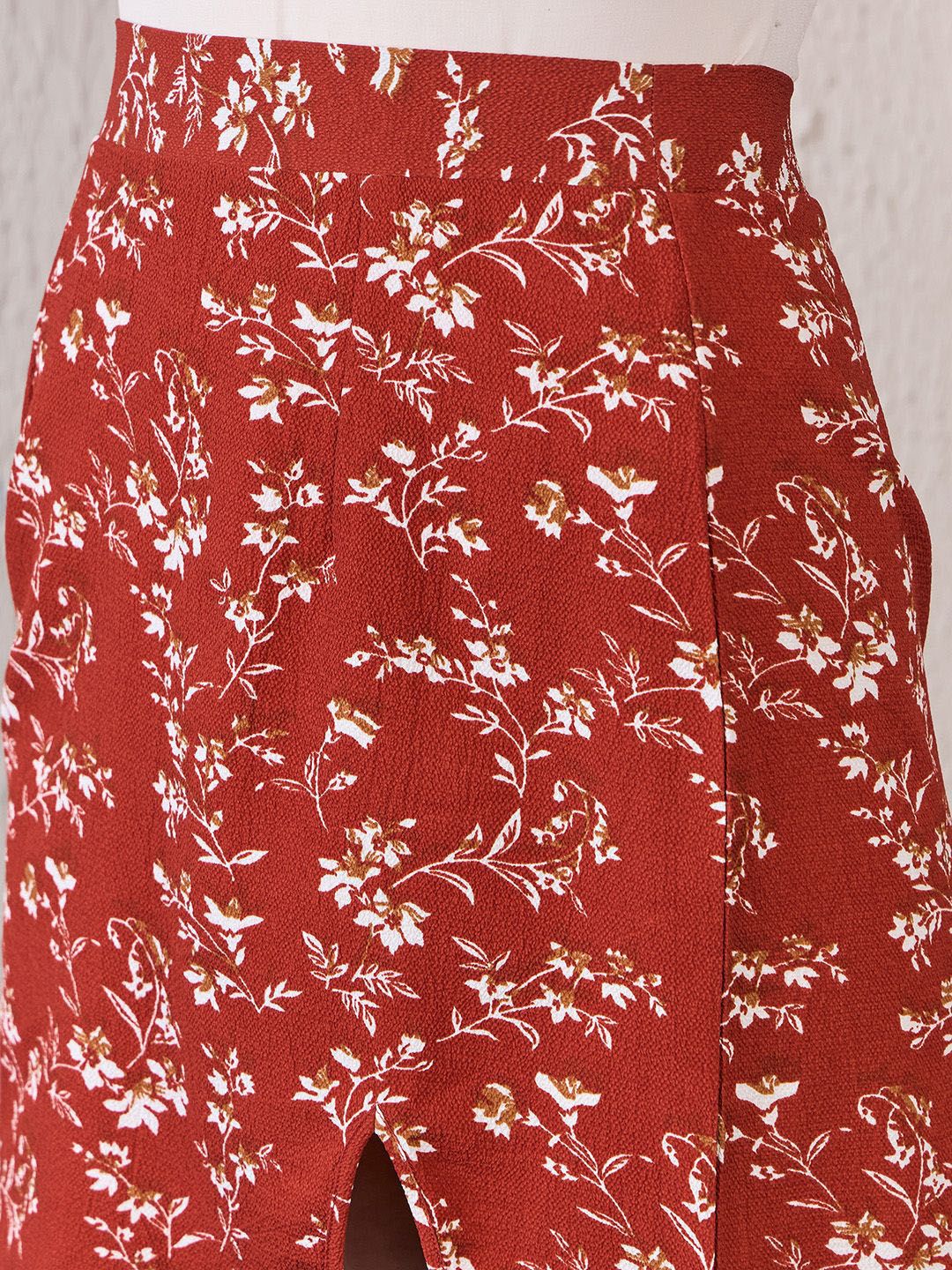 Berrylush Women Floral Printed A-Line Mini Length Skirt