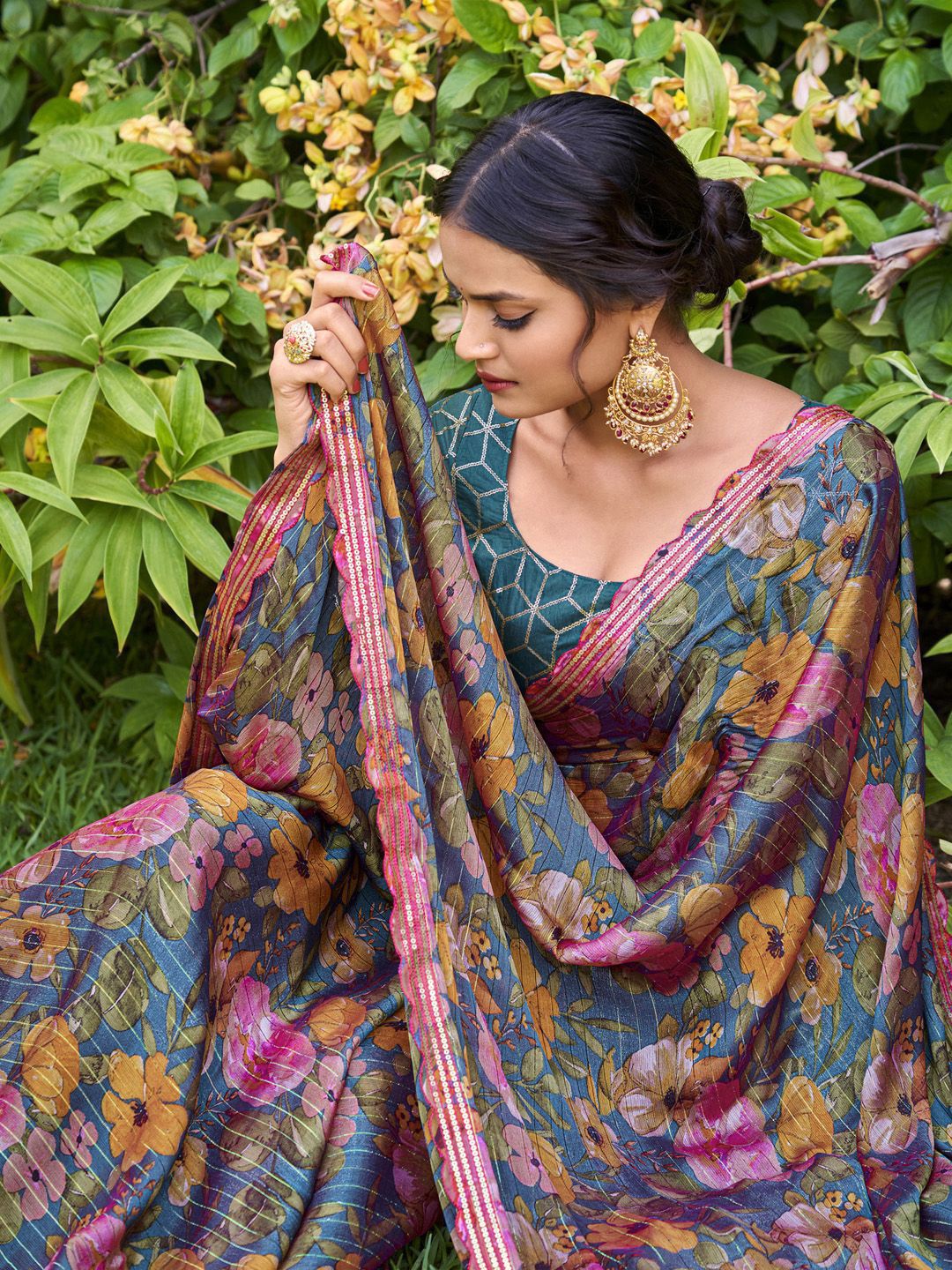 Saree mall Embellished Floral Printed Sarees