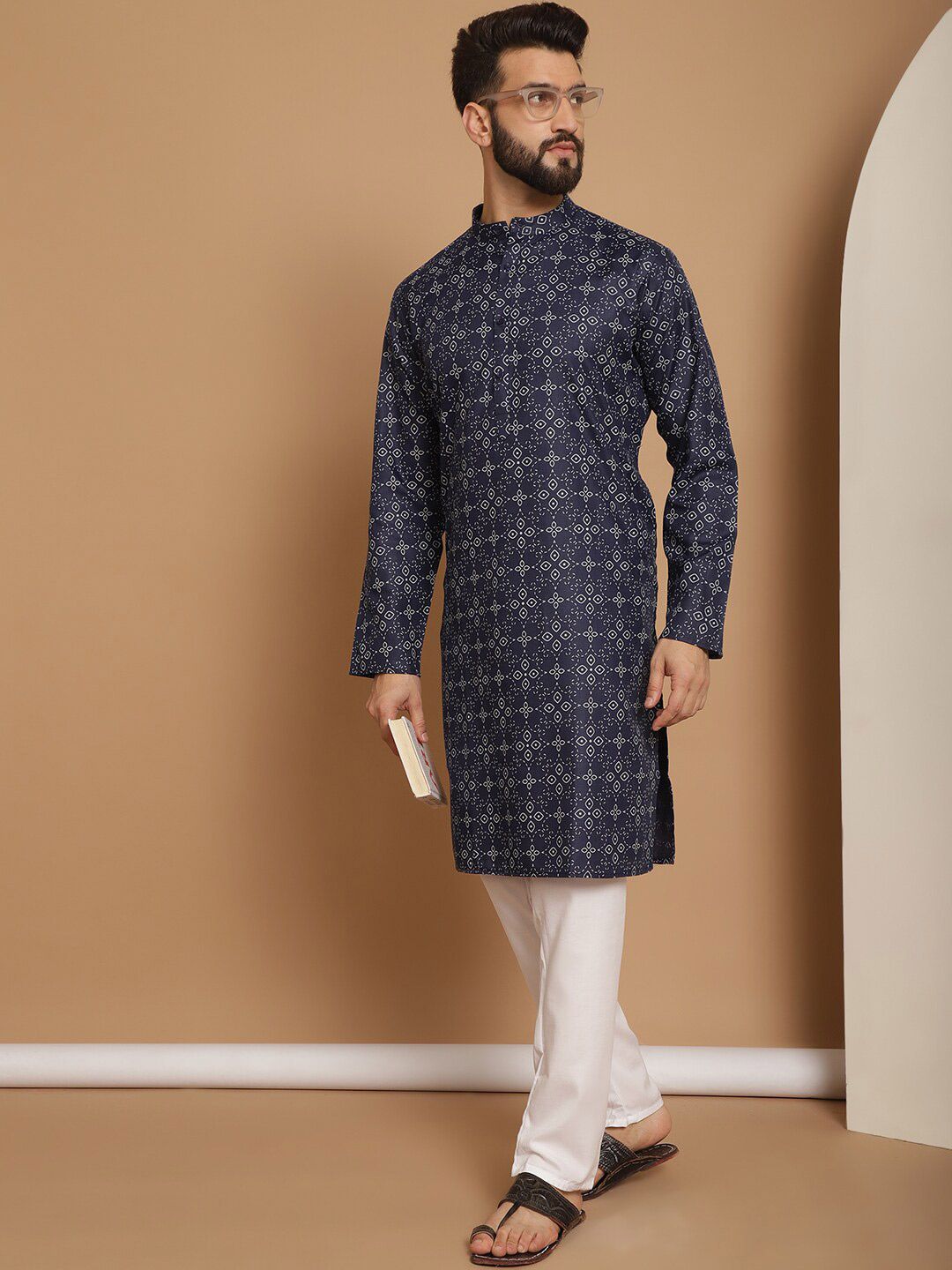 Motif Etnik Kolar Jalur Anouk Bercetak Kurta Biasa dengan Churidar