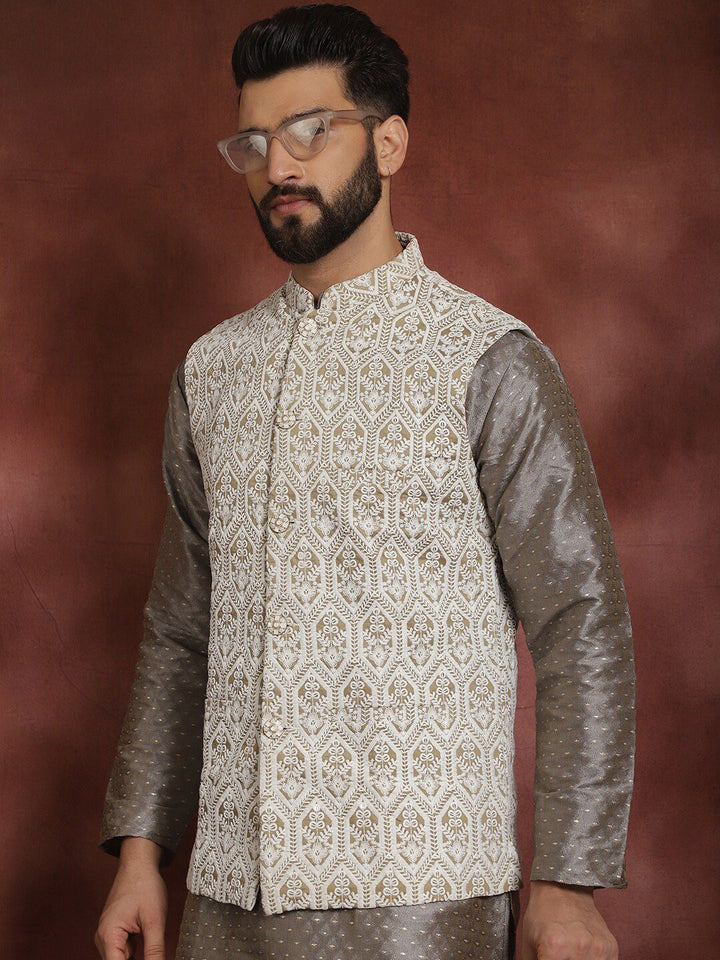 Motif Etnik Anouk Bersulam Kurta Lurus dengan Jaket Churidar & Nehru