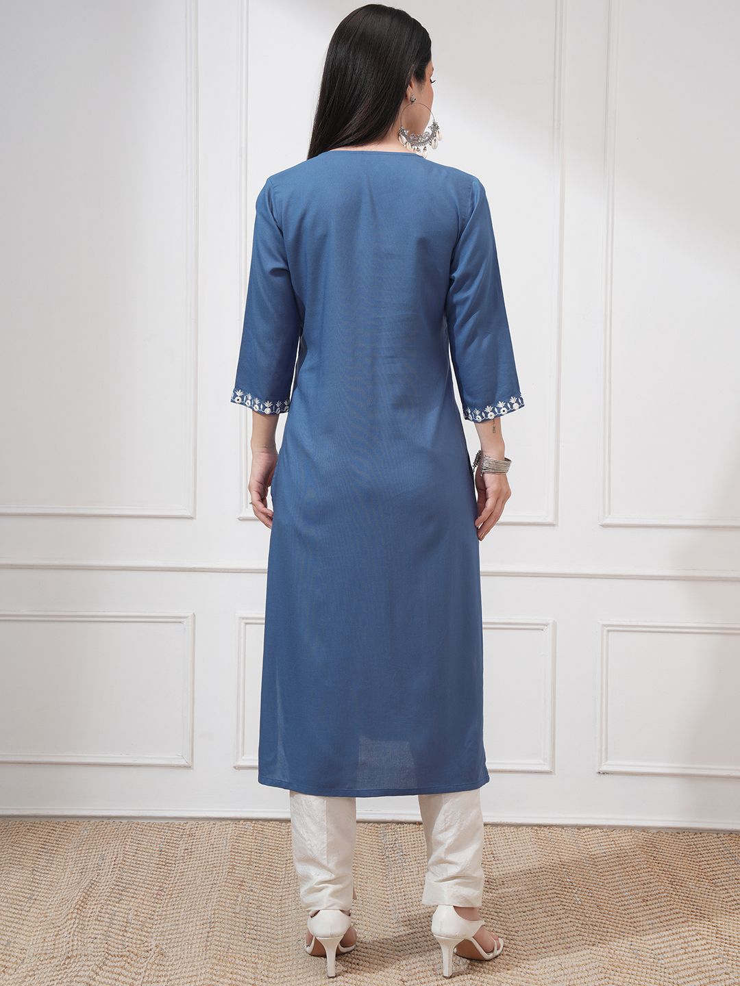 Vishudh Women Straight V Neck Kurta
