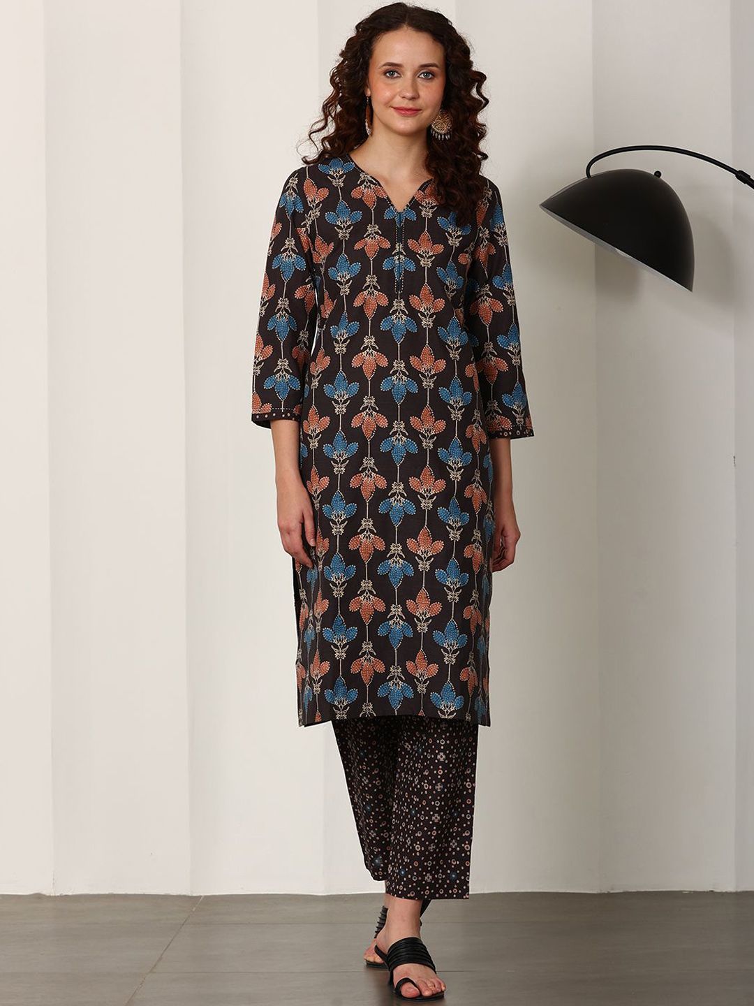 W Women Floral Printed Regular Pure Cotton Kurta with Trousers