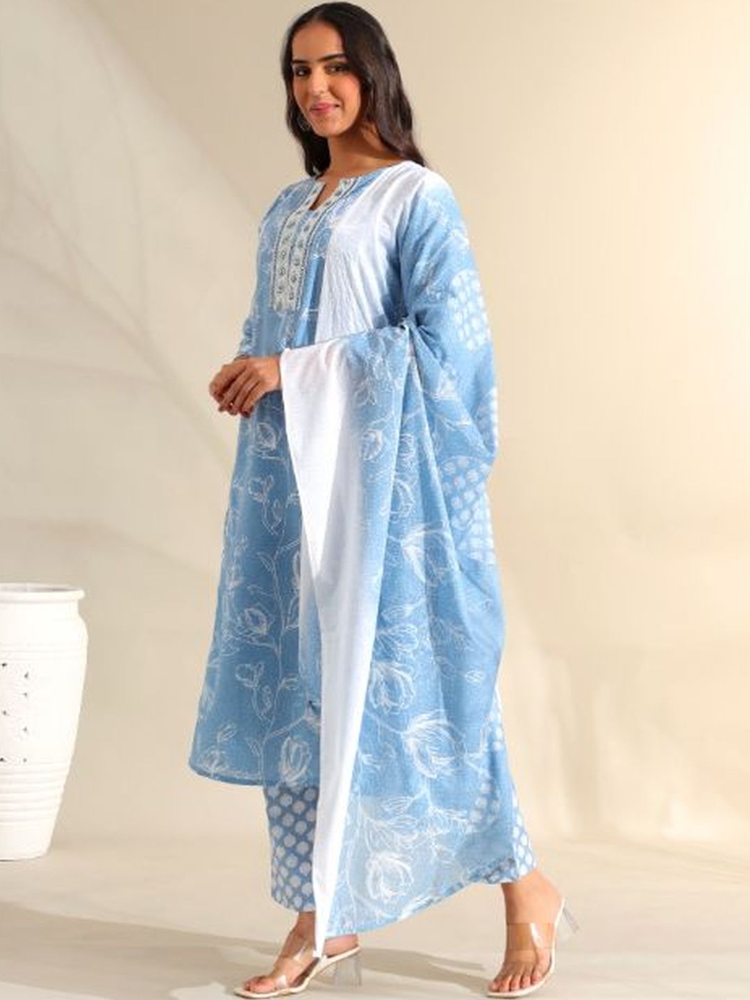 Mamicha Women Floral Printed Regular Thread Work Pure Cotton Kurta with Trousers & With Dupatta