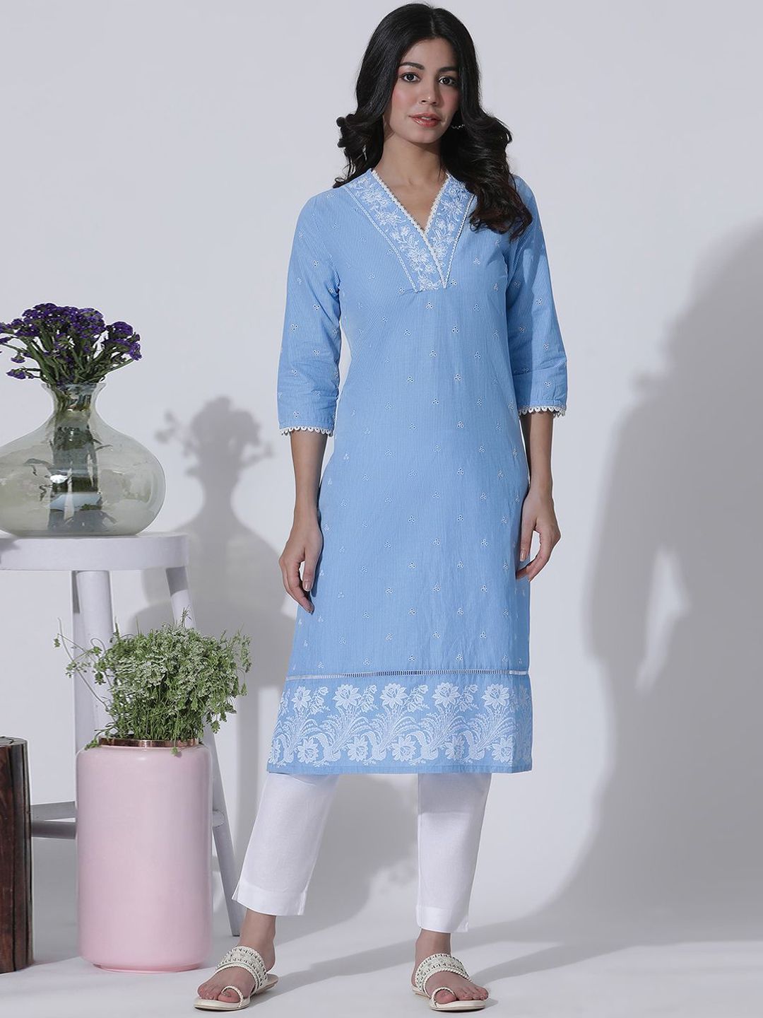Kurta Lurus Kapas V-Neck Sulam Bunga W