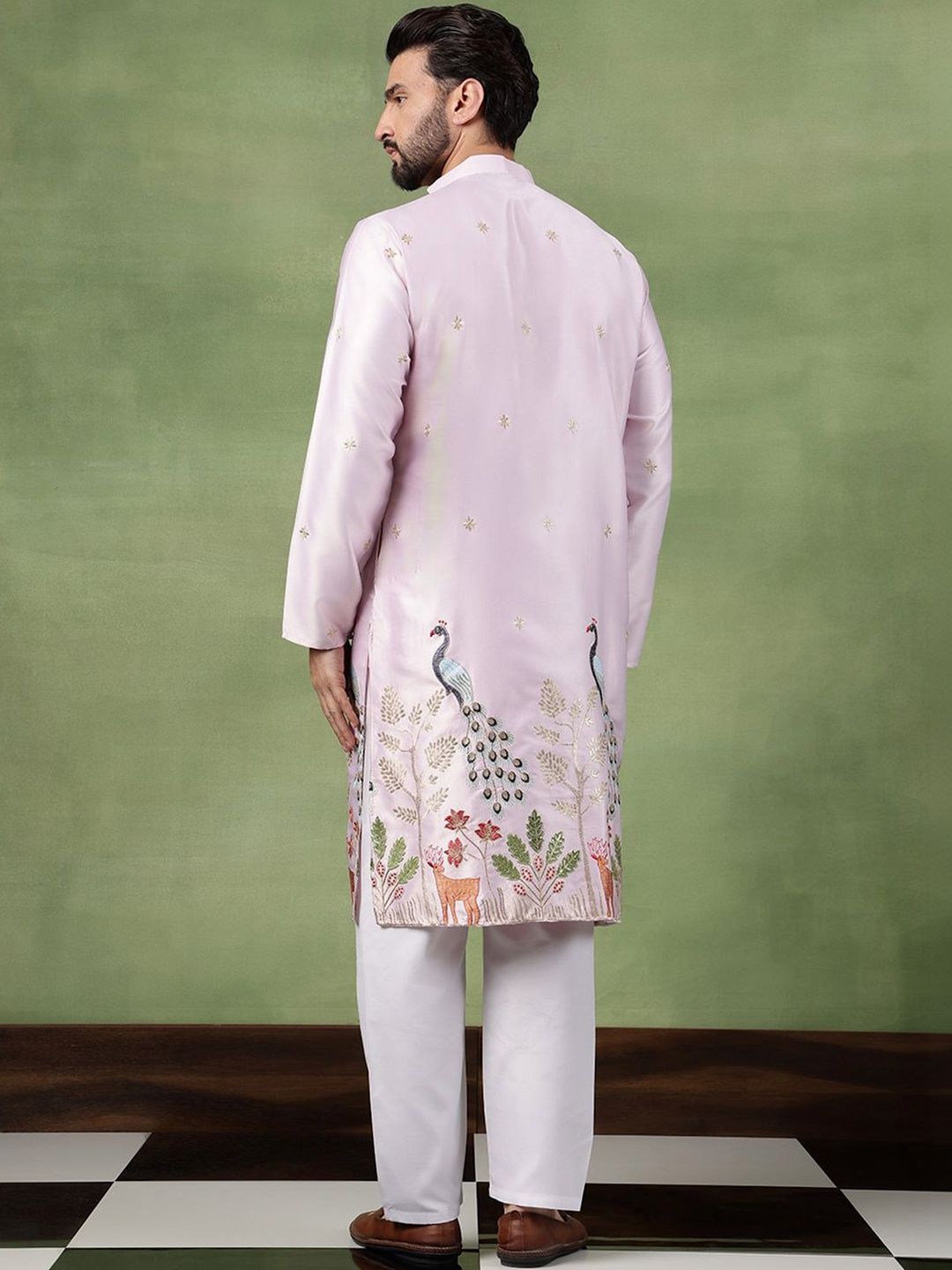 SOJANYA Men Floral Embroidered Thread Work Kurta