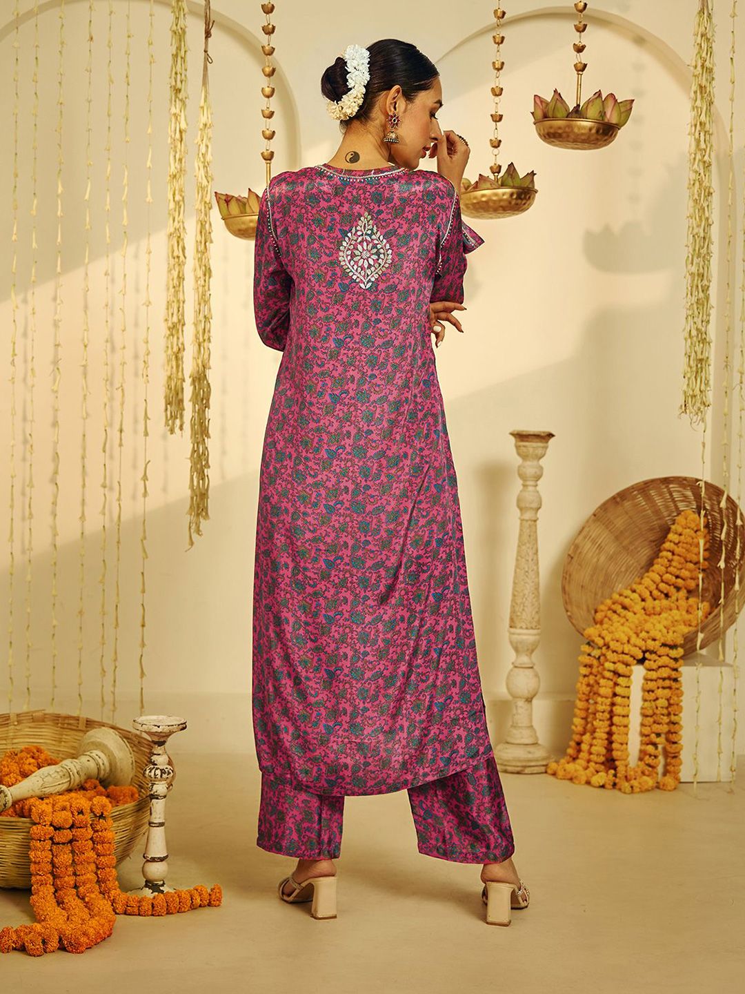 House of Chikankari Women Pink Crepe Chikankari Embroidered Kurta Set