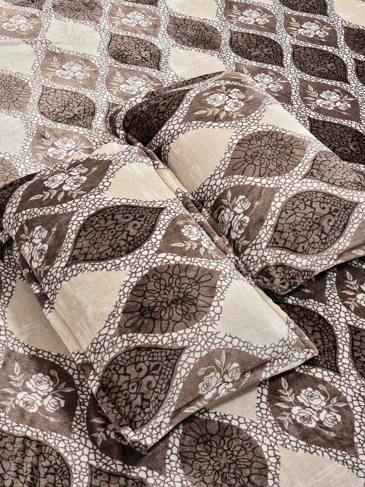 KLOTTHE Coklat Geometric Printed Dilengkapi 300 TC Woolen Bedsheet King & 2 Sarung Bantal