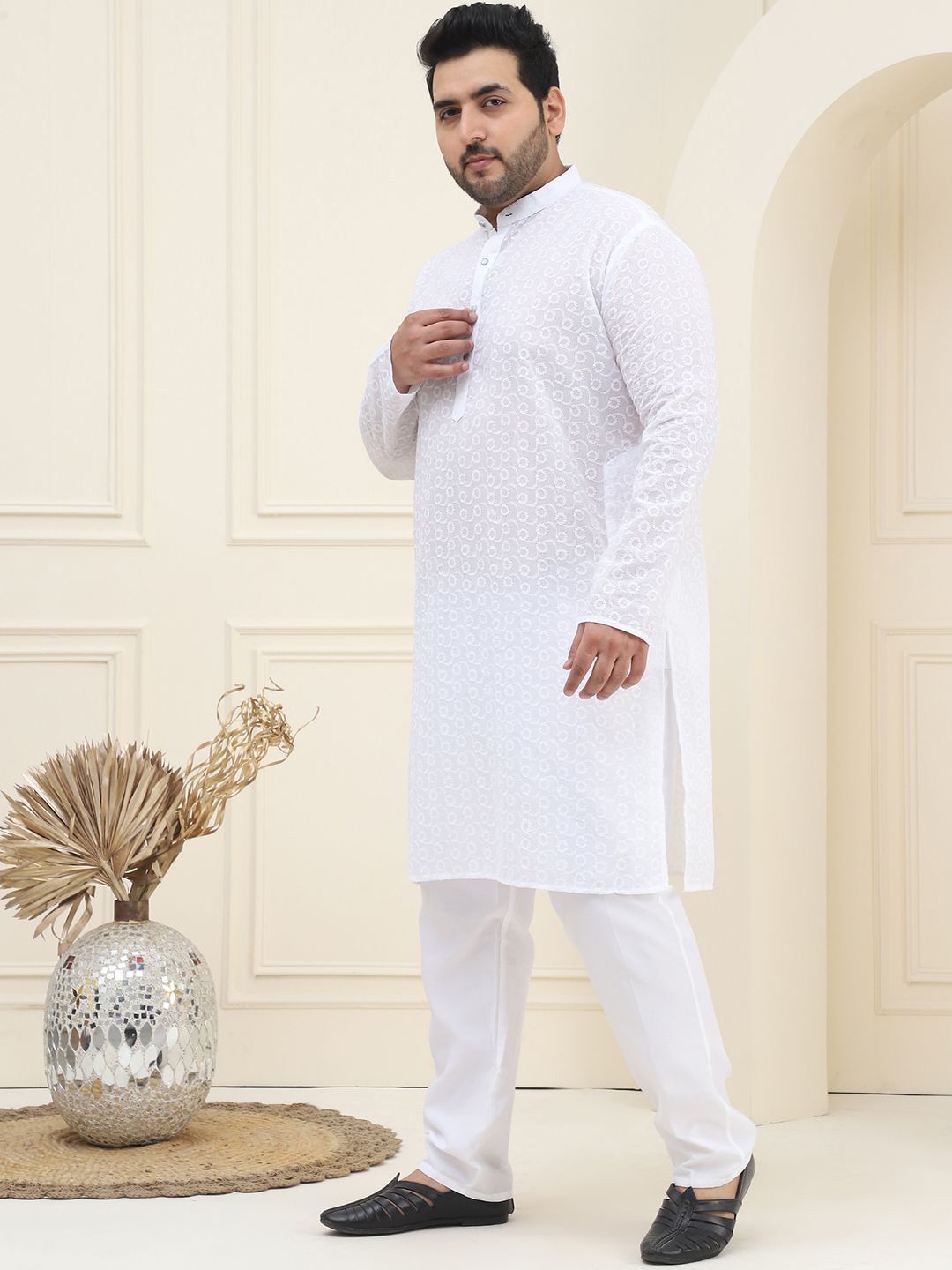 SOJANYA PLUS Plus Size Floral Embroidered Pure Cotton Straight Kurta with Pyjamas