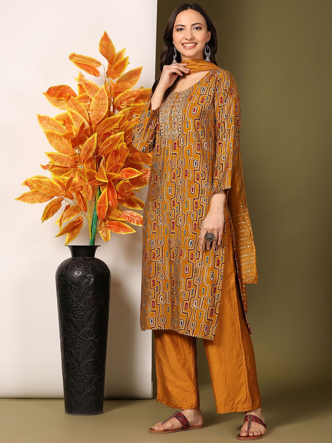 Mamicha Women Floral Printed Regular Pure Cotton Kurta with Palazzos & With Dupatta
