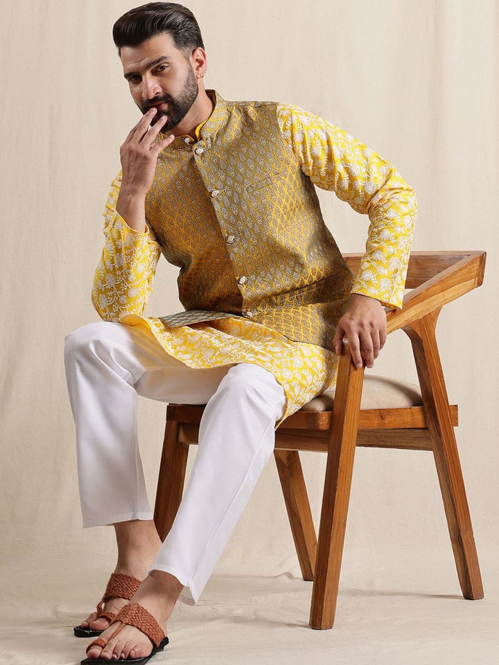Anouk Men Ethnic Motifs Embroidered Regular Kurta with Pyjamas & Nehru Jacket