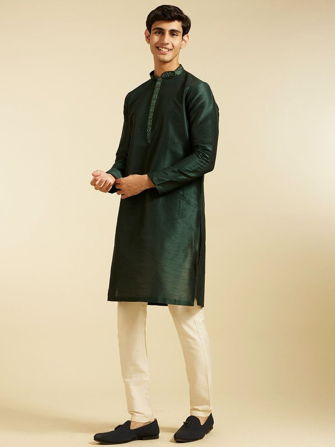 Diwas by Manyavar Floral Embroidered Mandarin Collar Thread Work Straight Kurta