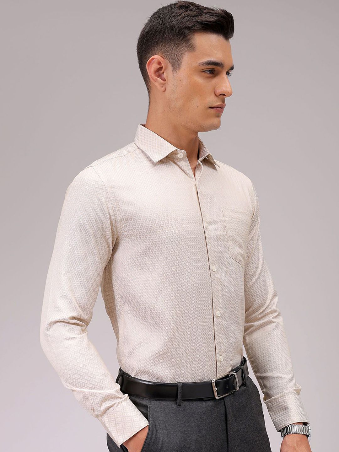 The Indian Garage Co. X Luxe Men Cutaway Collar Solid Slim Fit Formal Shirt