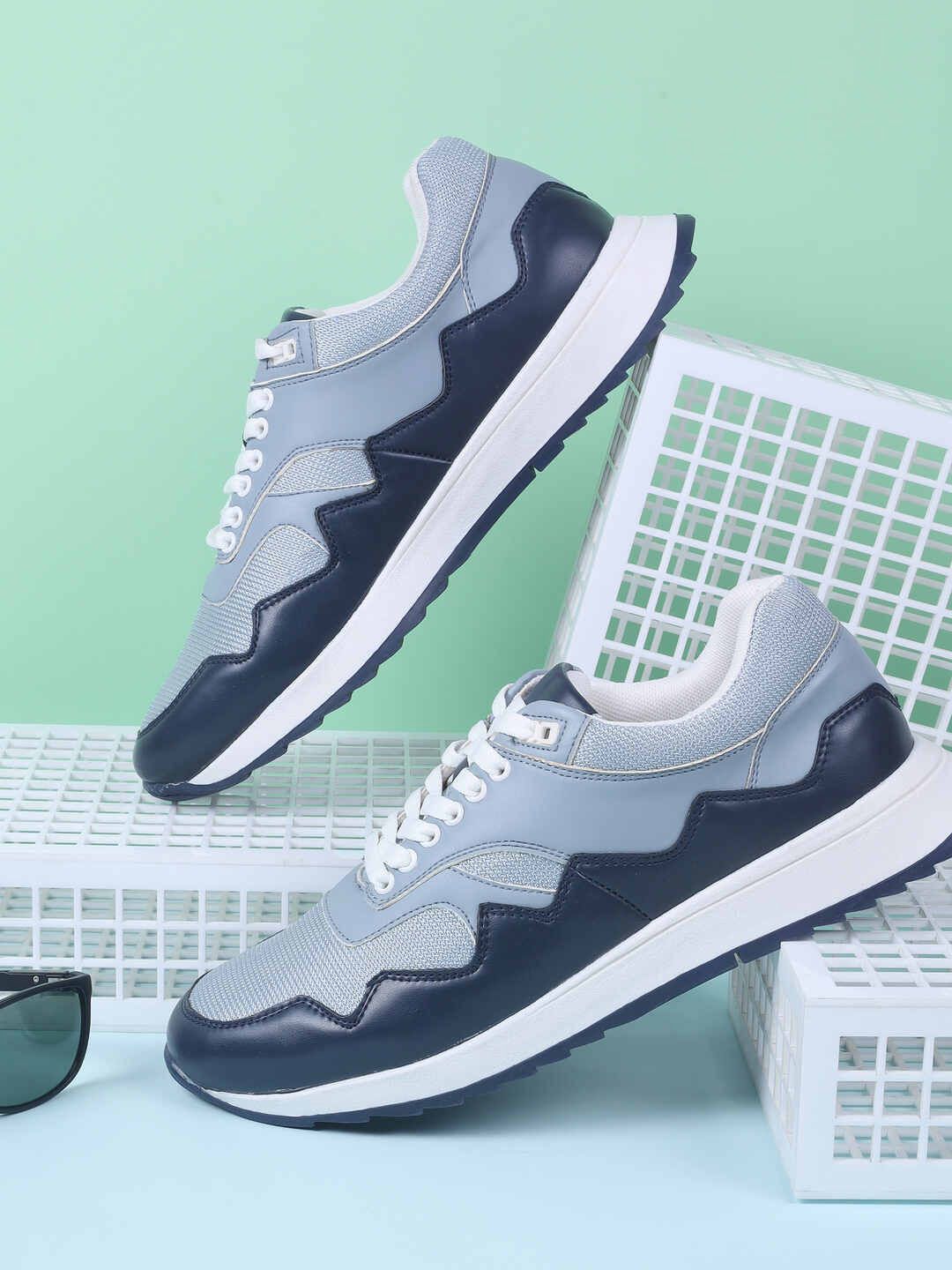 Mochi Men Colourblocked Lace-Ups Sneakers