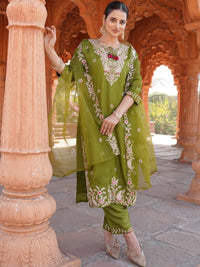 Kalini Wanita Bersulam Lurus Kurta Set
