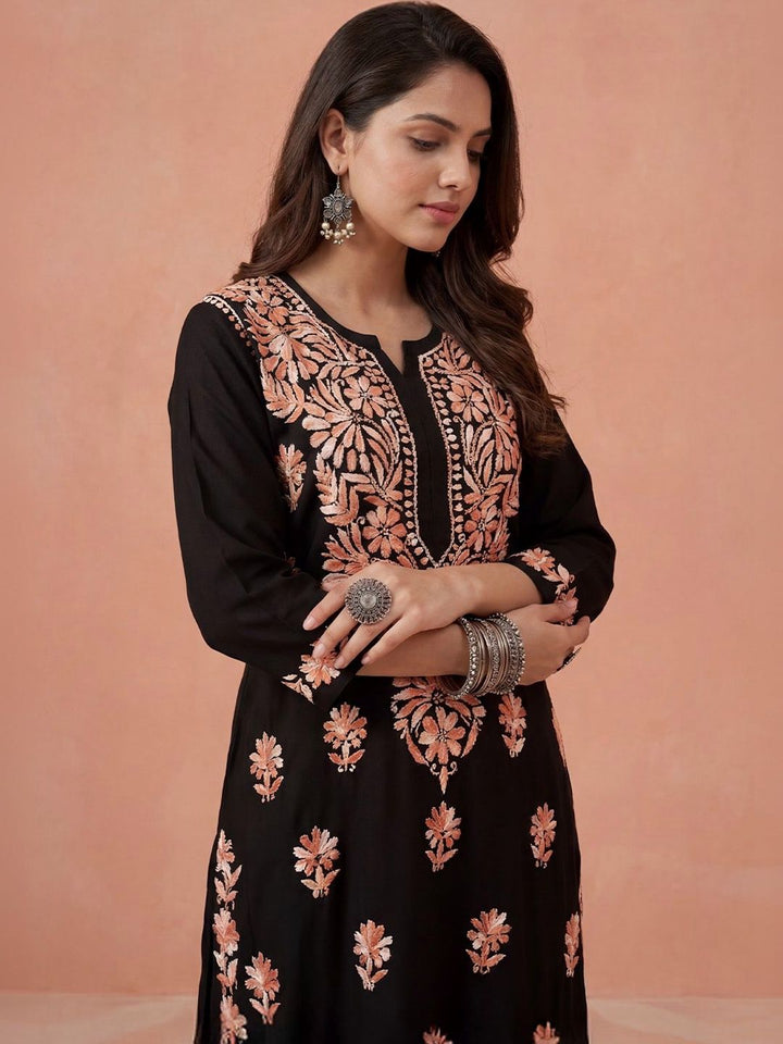 Rumah Chikankari Kurta Chikankari Biasa Wanita dengan Seluar