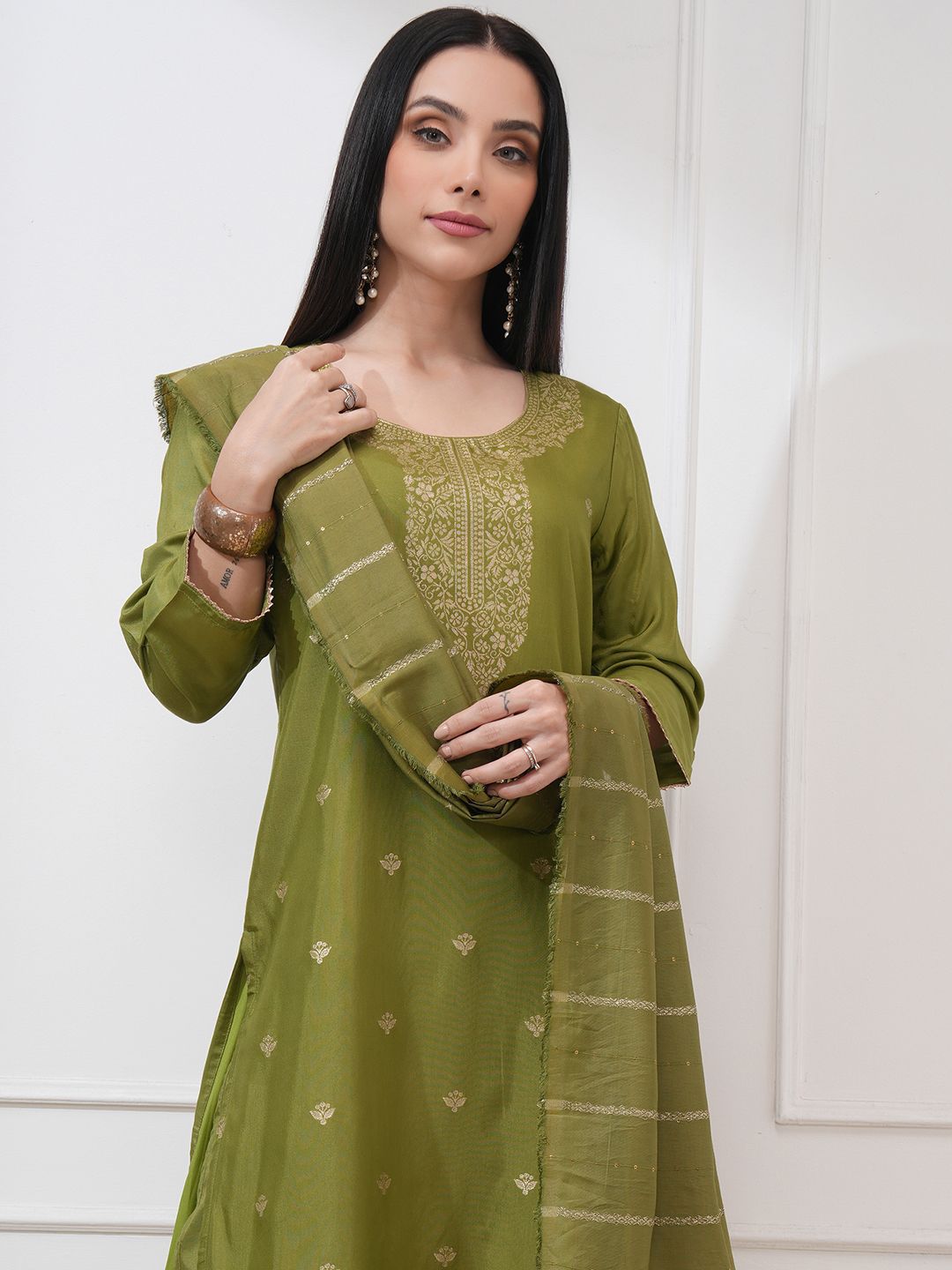 Vishudh Women Straight Jacquard Kurta With Bottom & Dupatta