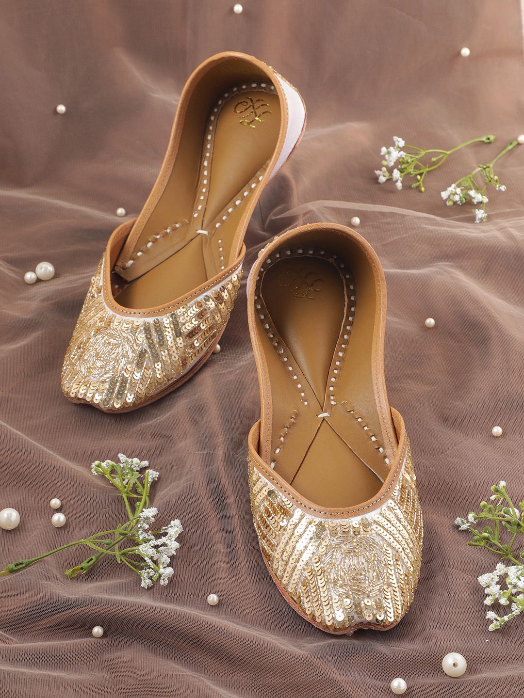House of Pataudi Women Embellished Ethnic Mojaris