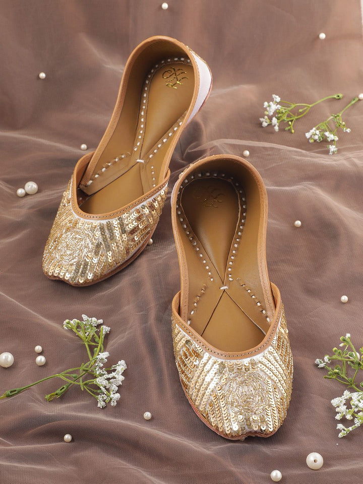 House of Pataudi Women Embellished Ethnic Mojaris