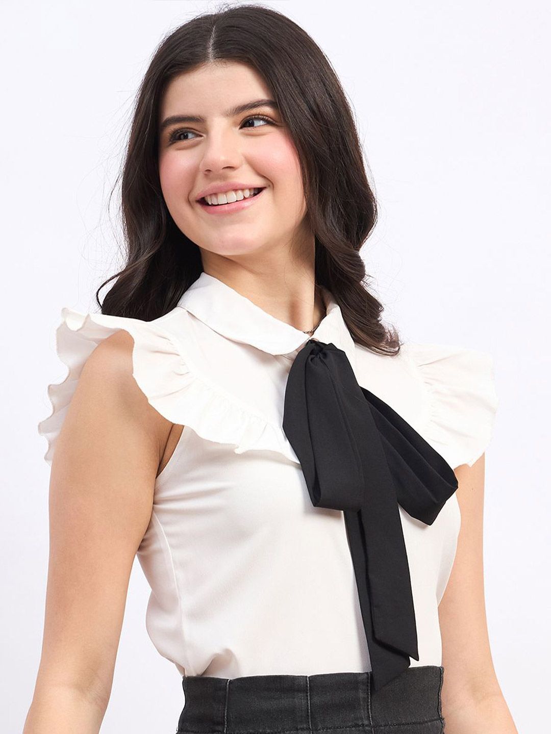Berrylush Tie-Up Neck Ruffles Top