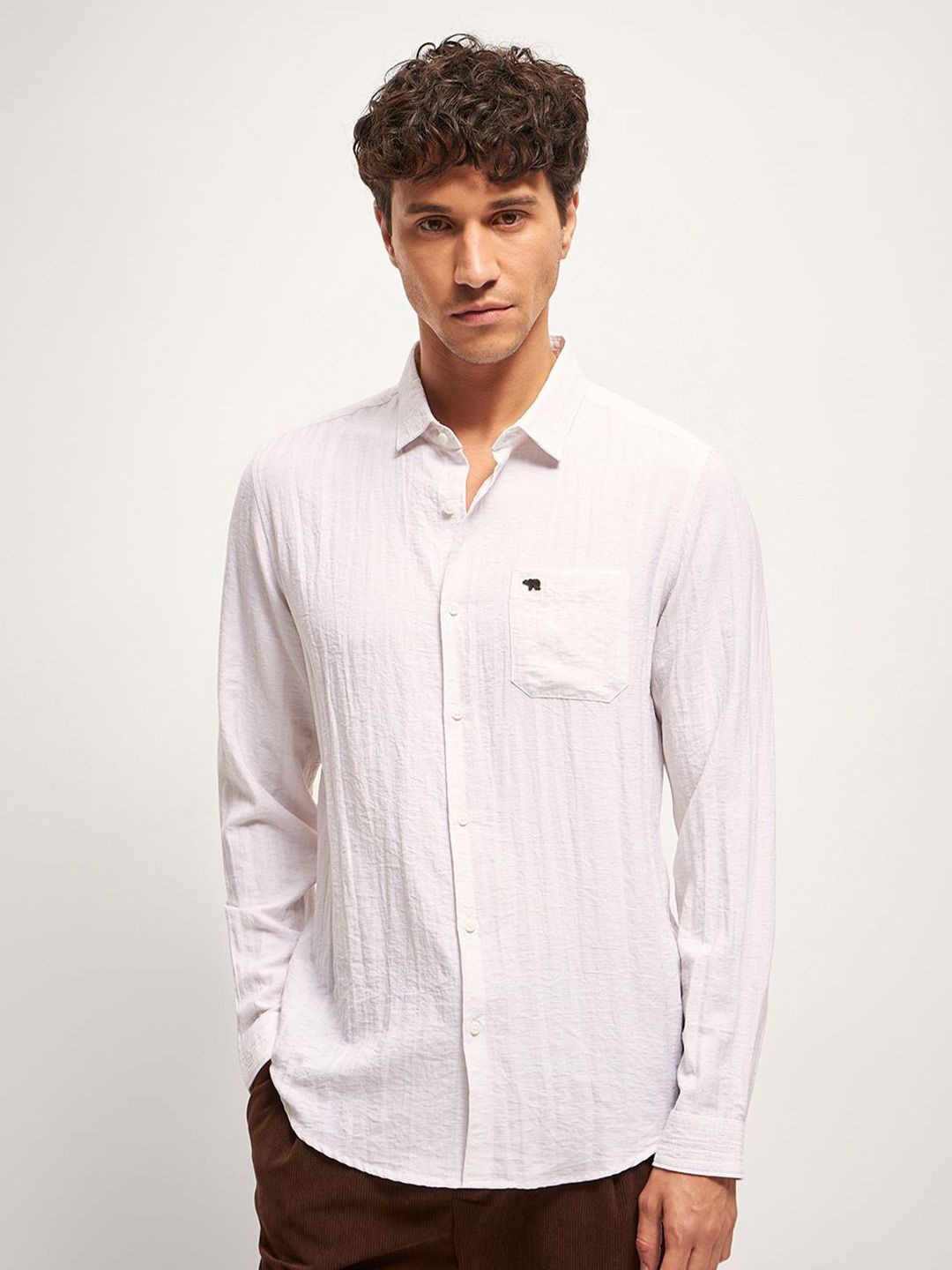 THE BEAR HOUSE Men Slim Fit Solid Casual Shirt