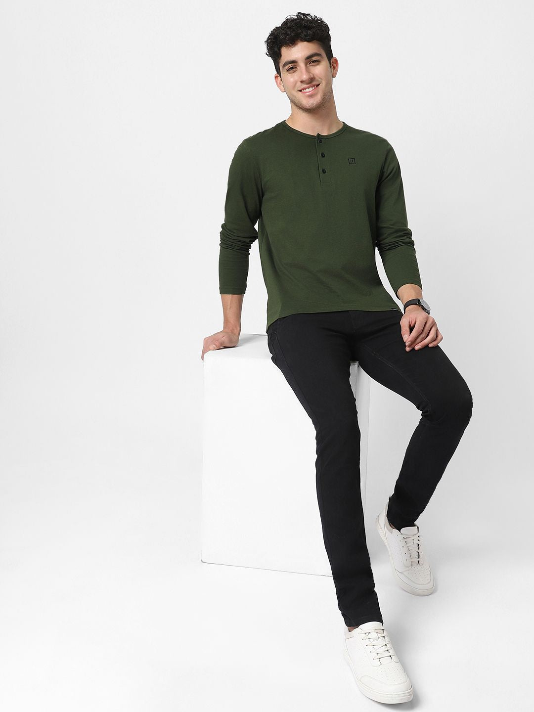 Urbano Fashion Men Olive Green Solid Henley Neck Pure Cotton T-shirt