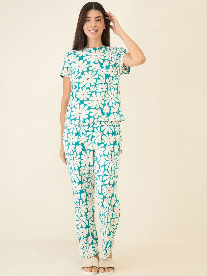 Sweet Dreams Women Printed Top & Pyjamas Night suit