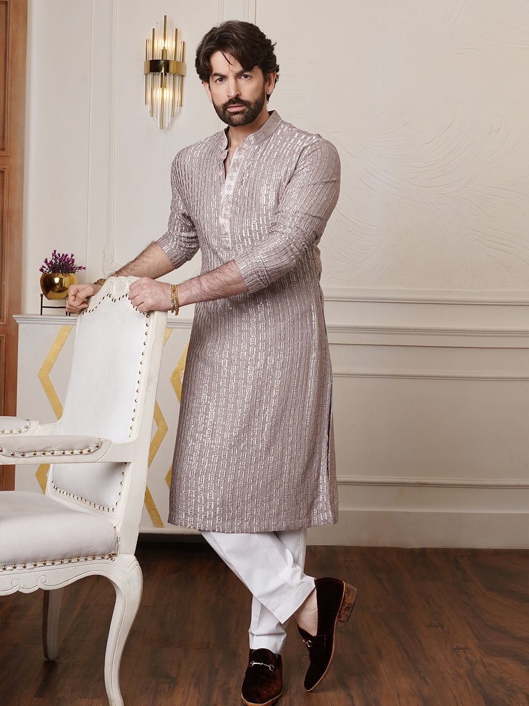 SOJANYA Men Embroidered Thread Work Kurta