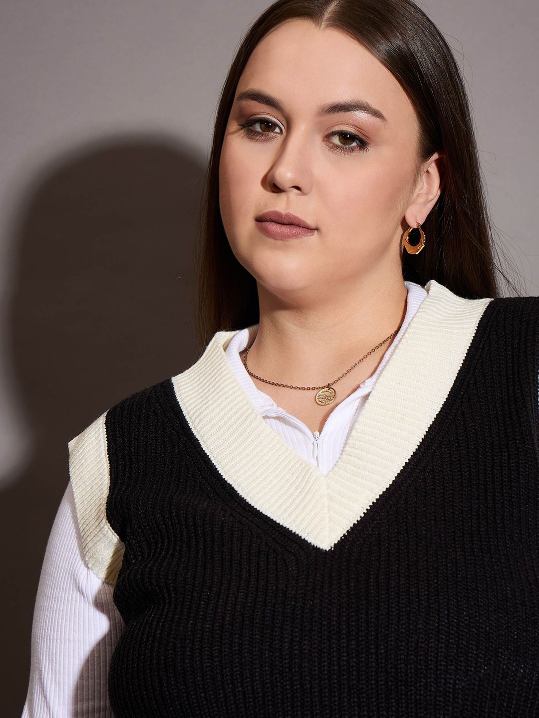 SASSAFRAS Curve Women Colourblocked Plus Size Sweater Vest