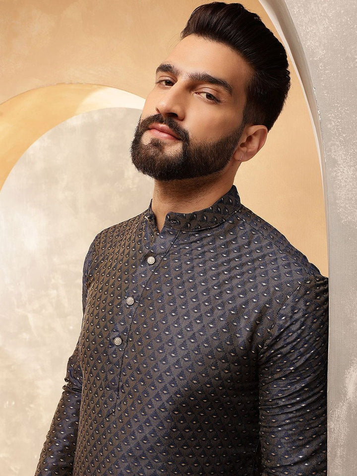 Anouk Kelabu Geometrik Bersulam Kolar Jalur Kurta Lurus